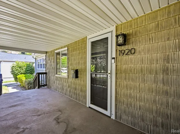 1920 E Saratoga St, Ferndale, MI 48220