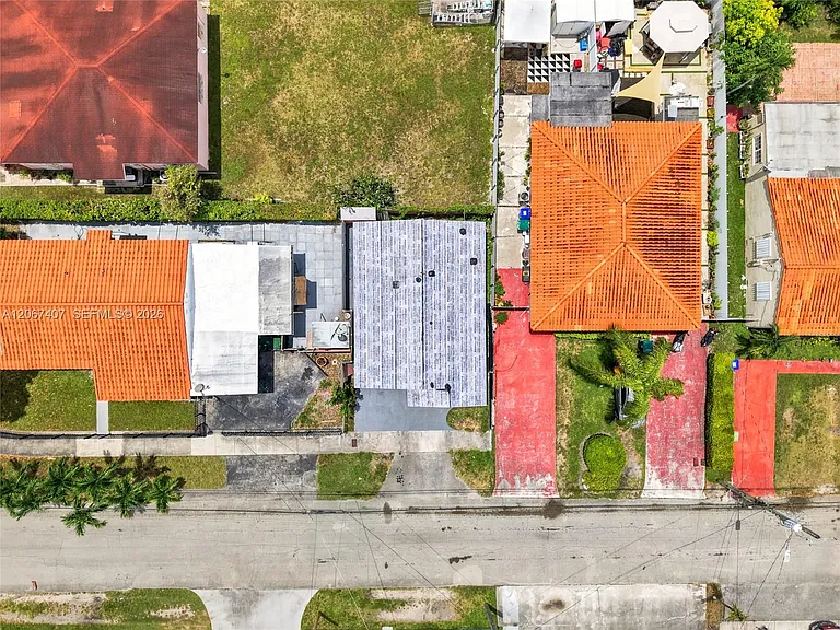 3500 NW 1st St #MAIN HOUSE — Photo 10