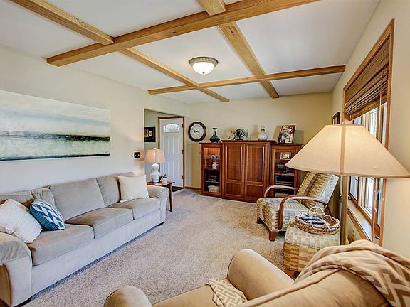 5th image of 1001 N Fairbrook Dr