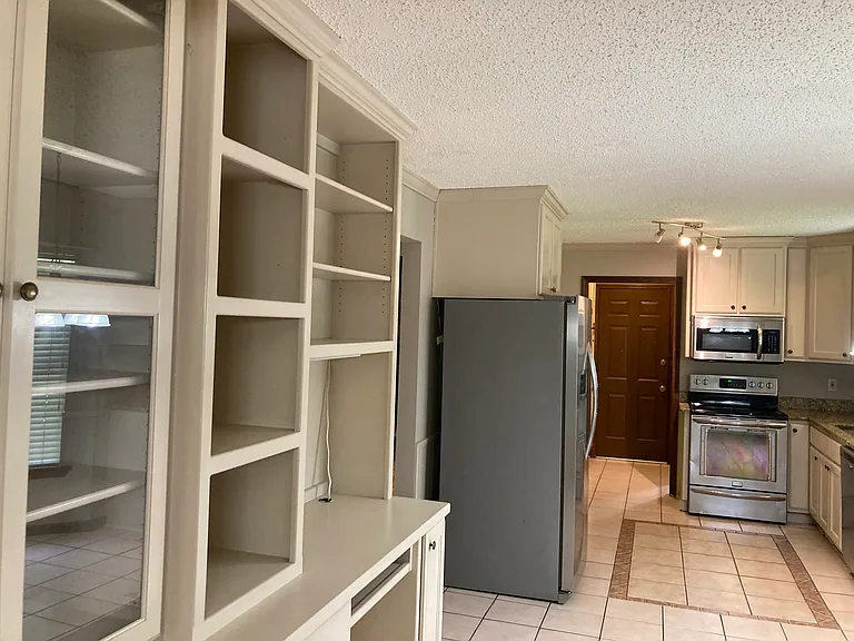 4601 Randolph Rd — Photo 12