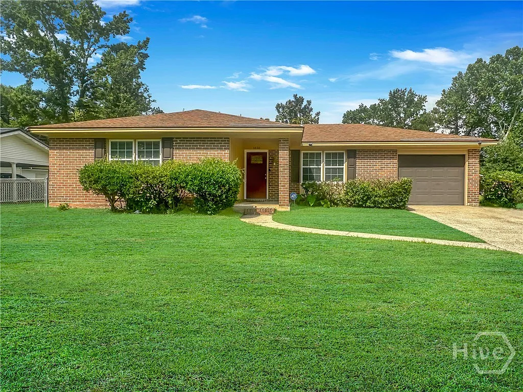 3 bed, 2.0 bath, 1252 sqft, $2,250 — Photo 2
