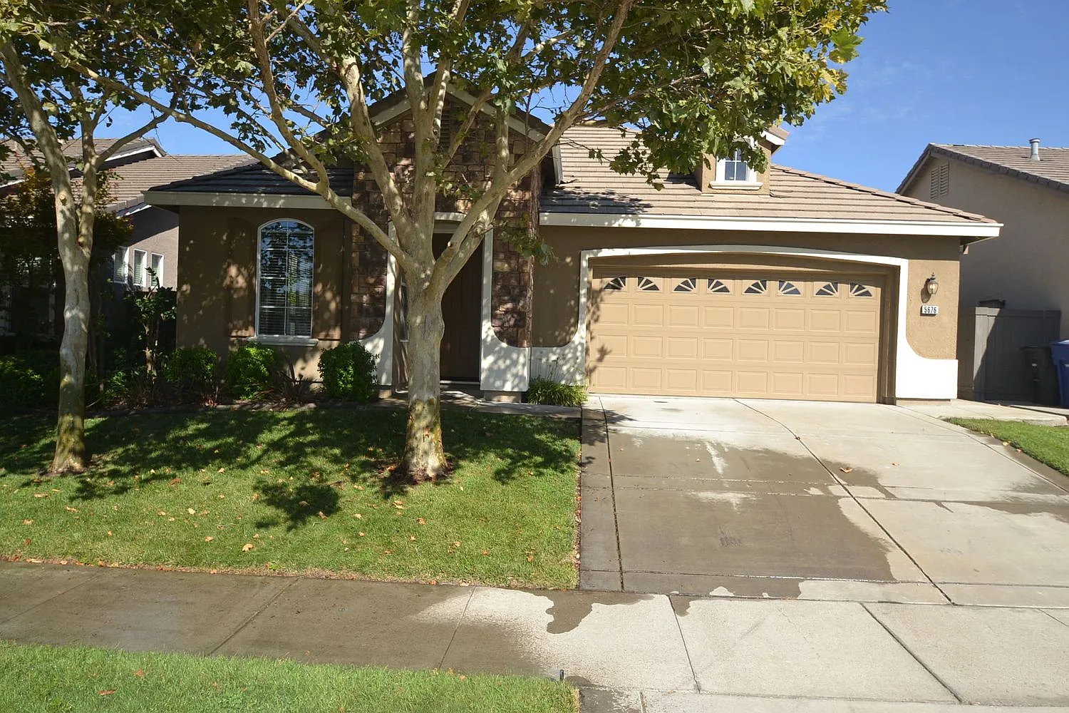 5676 Bridgecross Dr photo 1