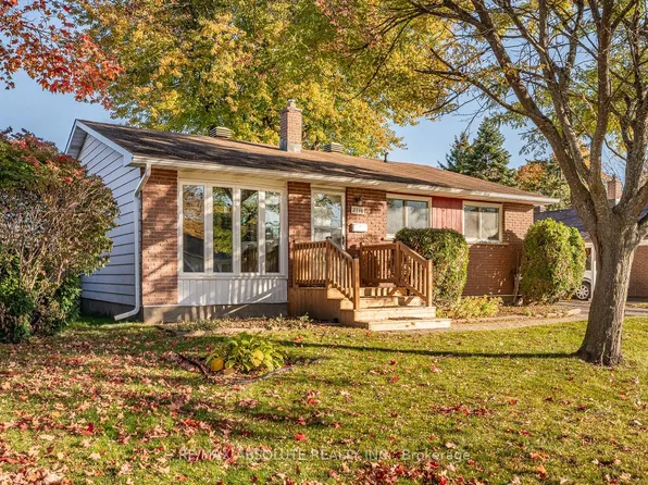 2166 Monson Cres, Ottawa, ON K1J 6A8