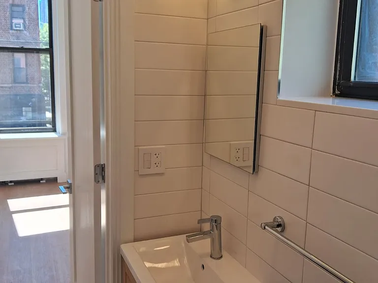 784 Lexington Ave #3F — Photo 5