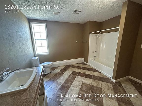5th image of 18201 Crown Point Rd
