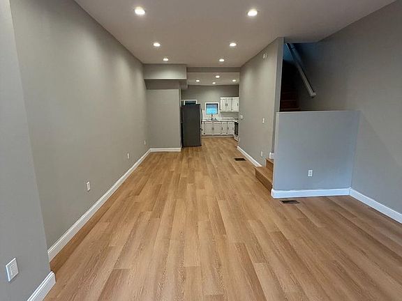 3rd image of 807 Cameron St