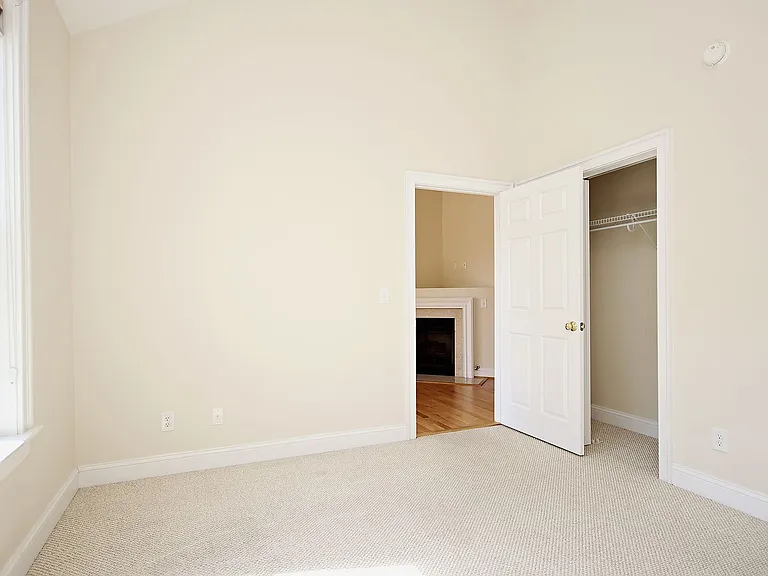1052 Glenwood Station Ln #201 — Photo 7