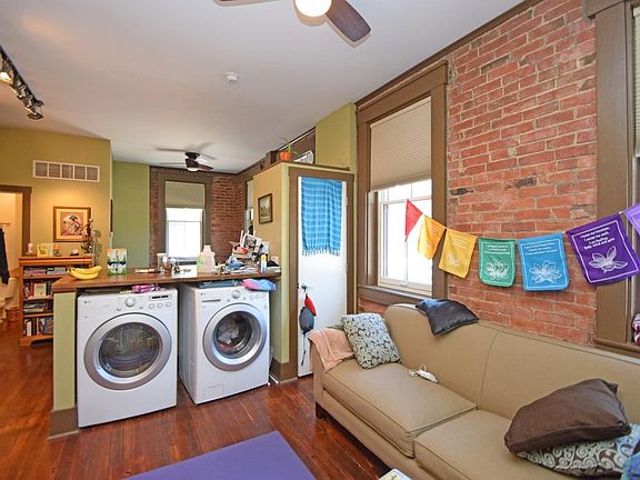 5th image of 229 E 13th St