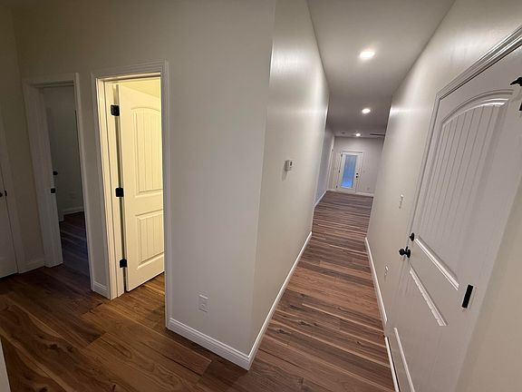 3rd image of 464 Pinehurst Way