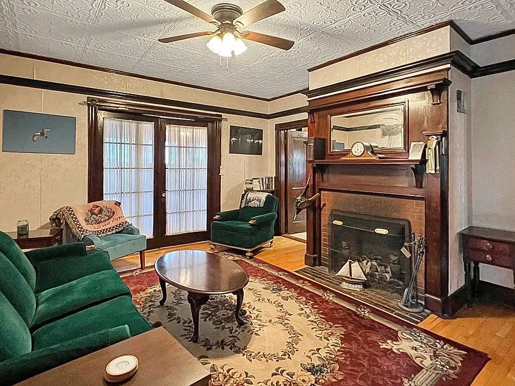 4 bed, 1.5 bath, 2136 sqft, $2,000 — Photo 2