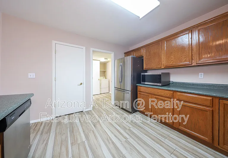 2416 W Chris Oliver Way — Photo 9