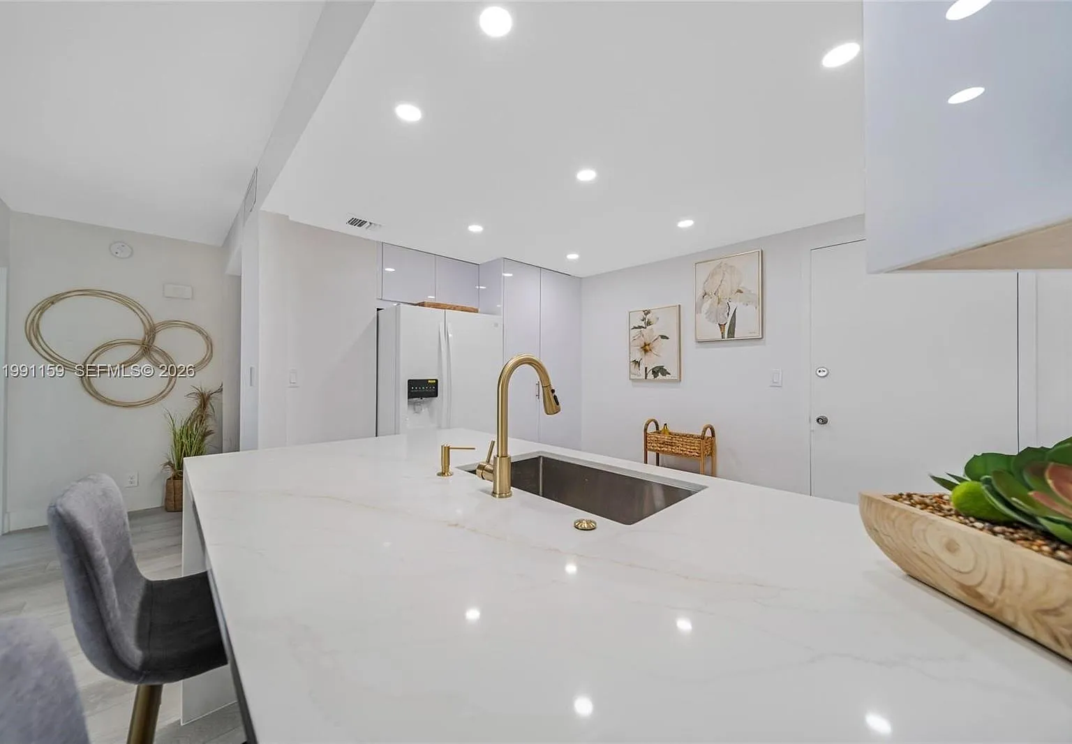 Sky Harbour East Condo — Photo 4