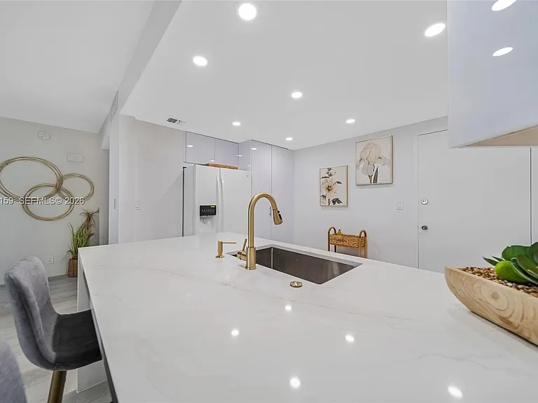 2100 S Ocean Dr #5B — Photo 4