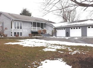 38831 N Cedar Valley Dr, Lake Villa, IL 60046