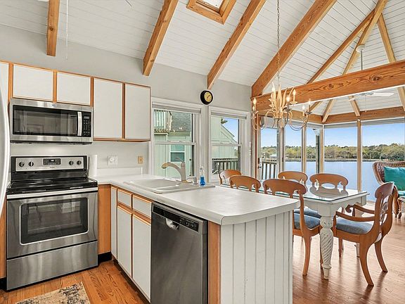 5th image of 12 Riptide Ln.