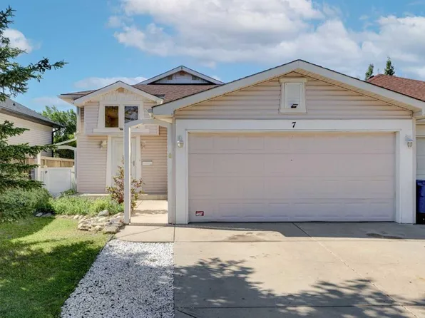 7 Canoe Close N, Airdrie, AB T4B 2N3