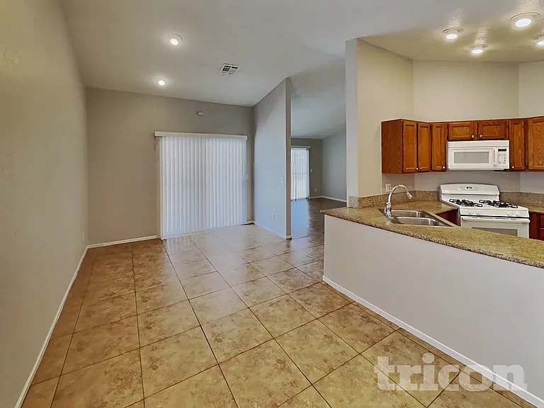 1648 Trish Ln — Photo 4