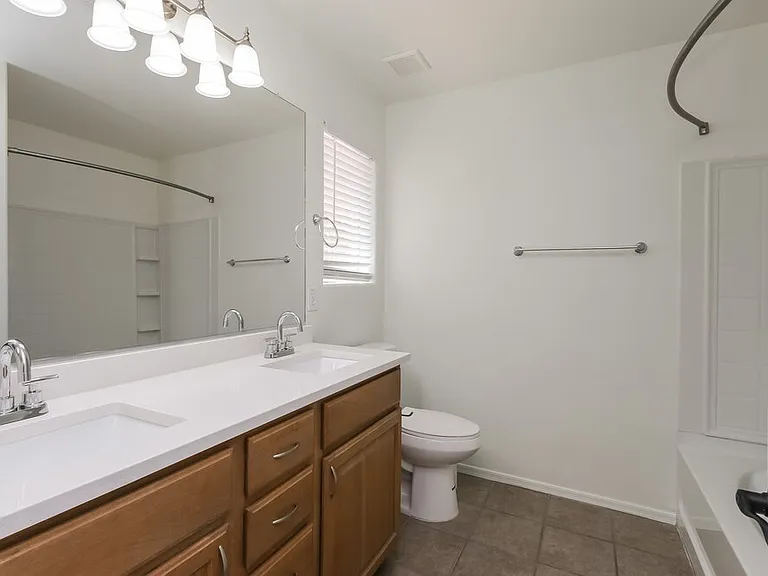 651 E Christopher St — Photo 11