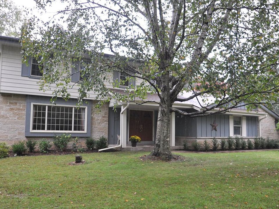 1st image of W265N7023 Thousand Oaks Dr