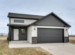 7052 Benji Ln, Horace, ND 58047