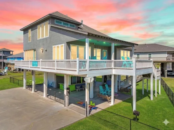 878 Surf Rd, Crystal Beach, TX 77650