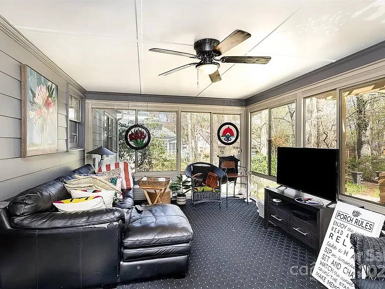 929 Autumnwood Ln — Photo 11