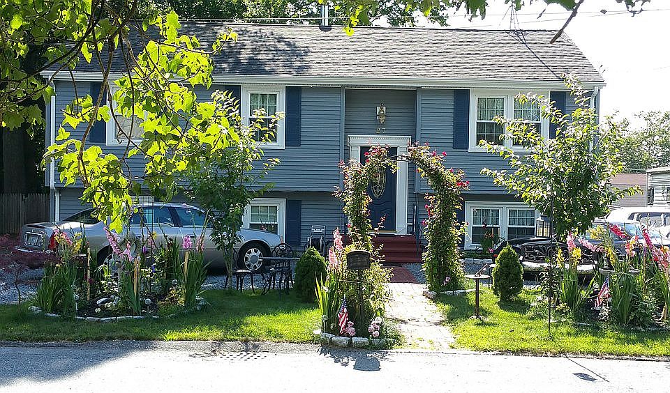 27 Fernwood Road, Bristol, R