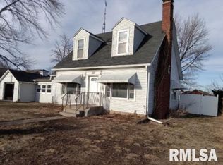 101 W Oak St, Broadwell, IL 62634