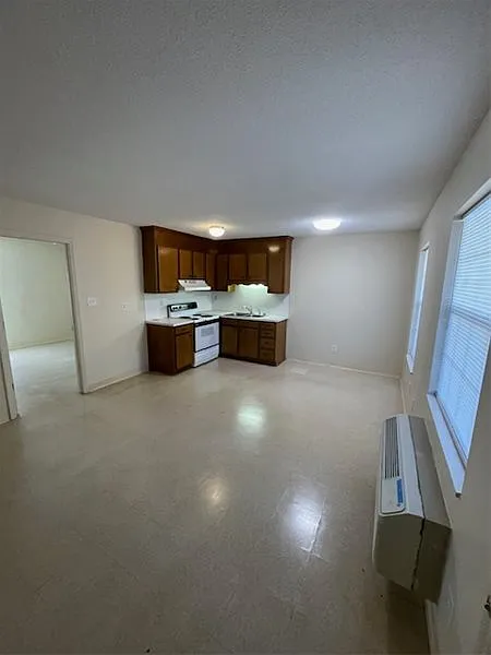 1 bed, 1.0 bath, 600 sqft, $995 — Photo 3