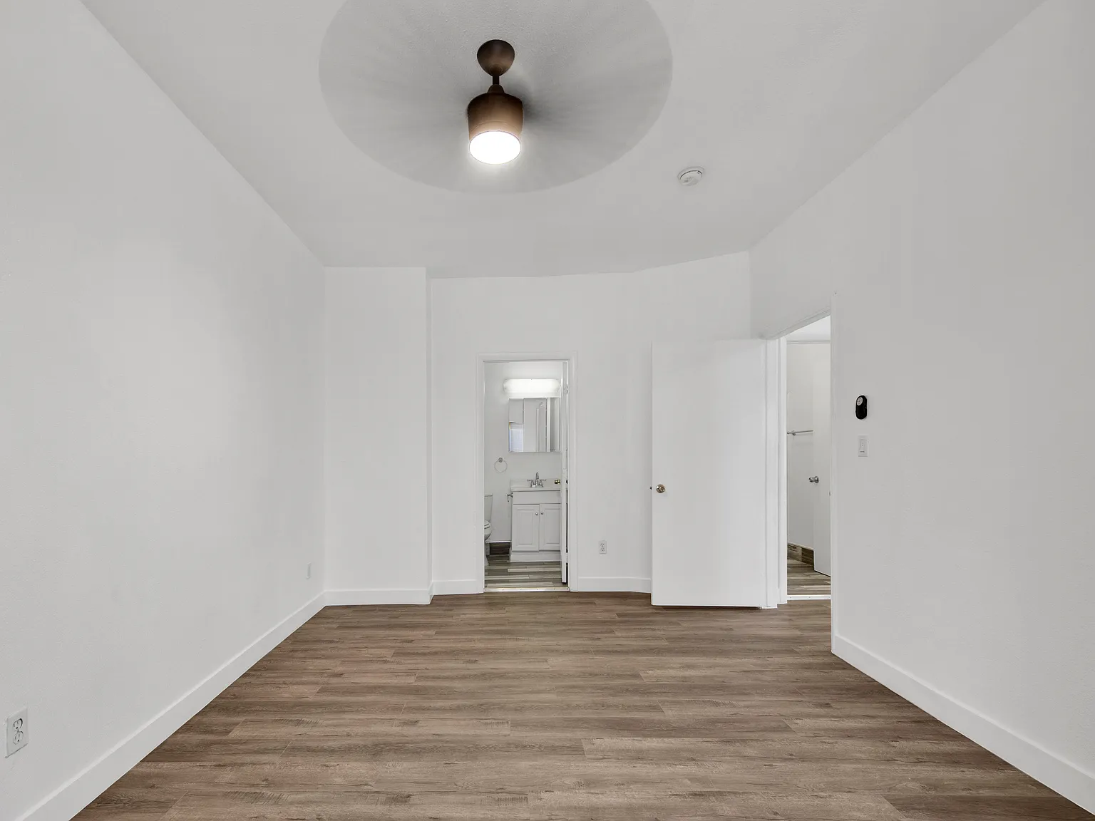 2 bed, 678 sqft, $2,400 — Photo 2