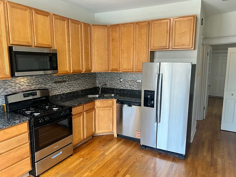 2340 W Augusta Blvd #1R — Photo 5