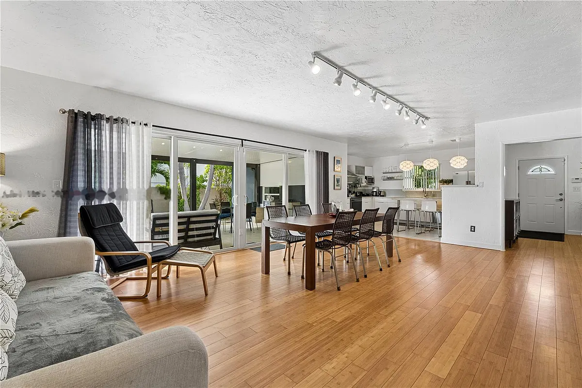 3 bed, 2.0 bath, 1799 sqft, $5,000 — Photo 3