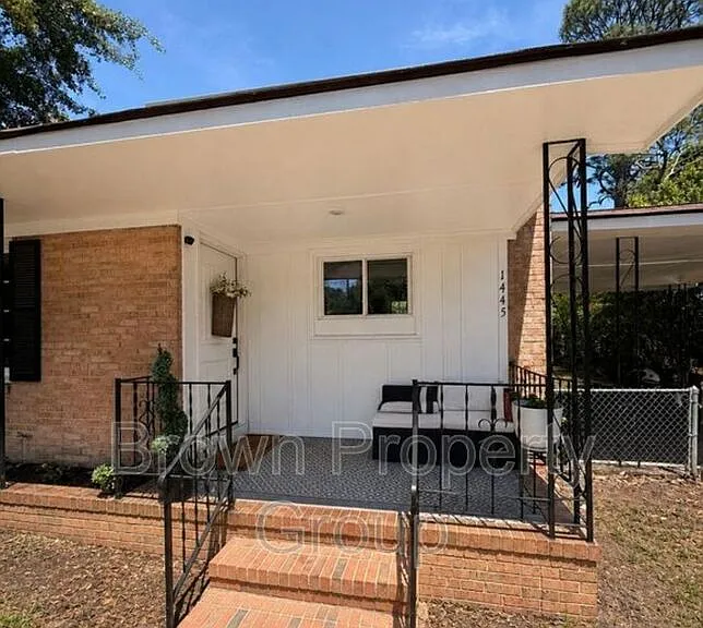 1445 Keswick Dr — Photo 2