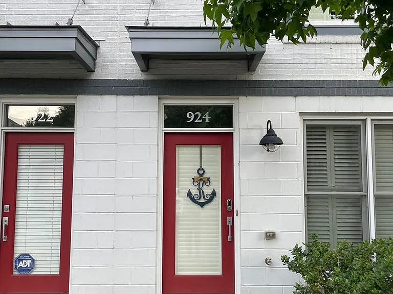 924 Pete Jones Way — Photo 2