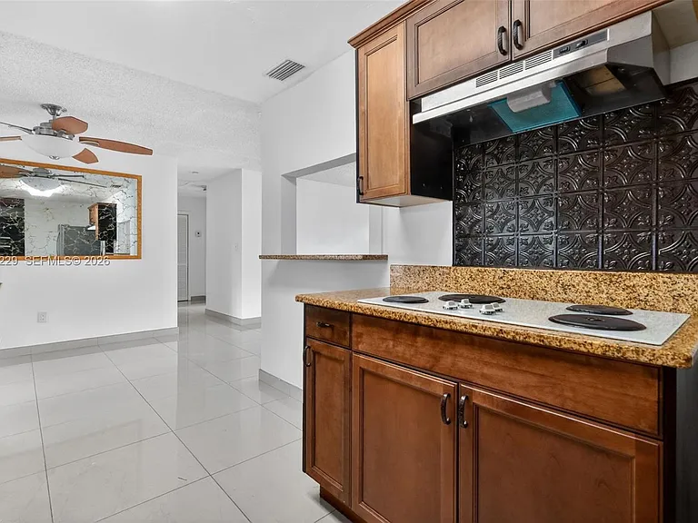 17001 NW 53rd Ct — Photo 13