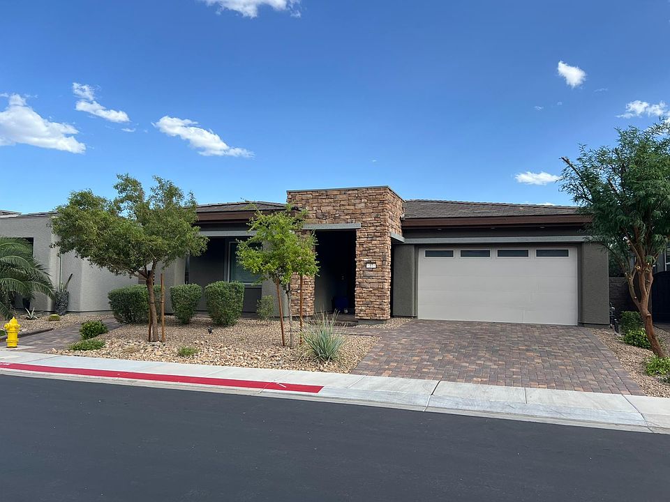 Front of House, Driveway, 2 Car Garage