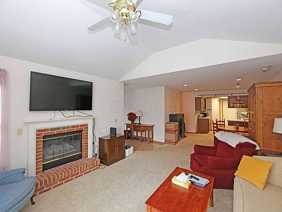 5th image of 23 Woodberry Dr