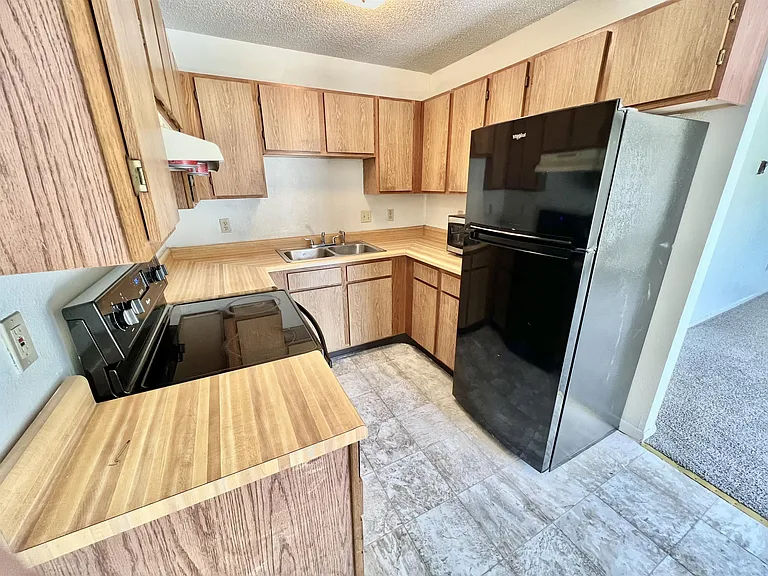 709 E Woodland St #6 — Photo 6