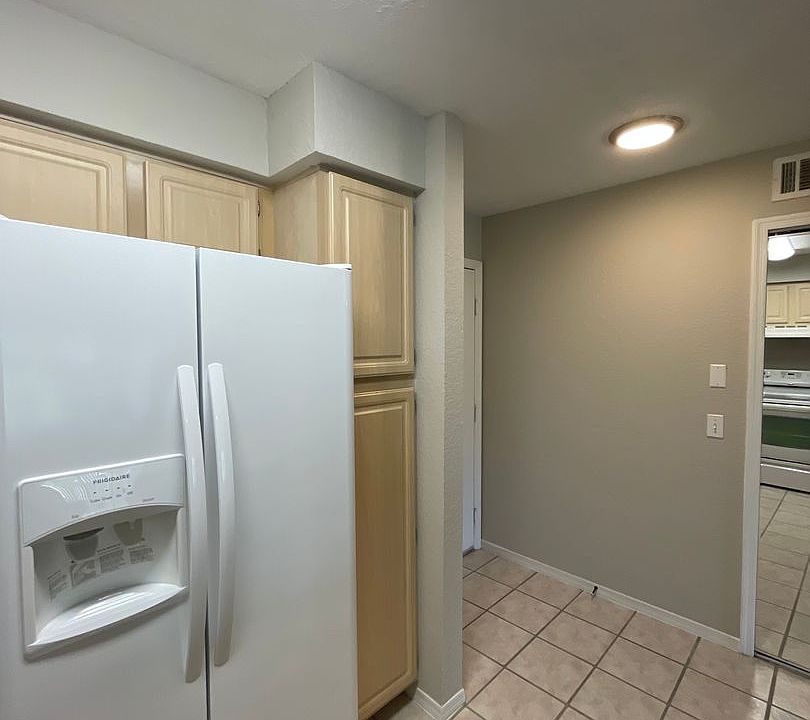 Audubon Villas At Hunters Creek Condominiums 13917 Fairway Island Dr