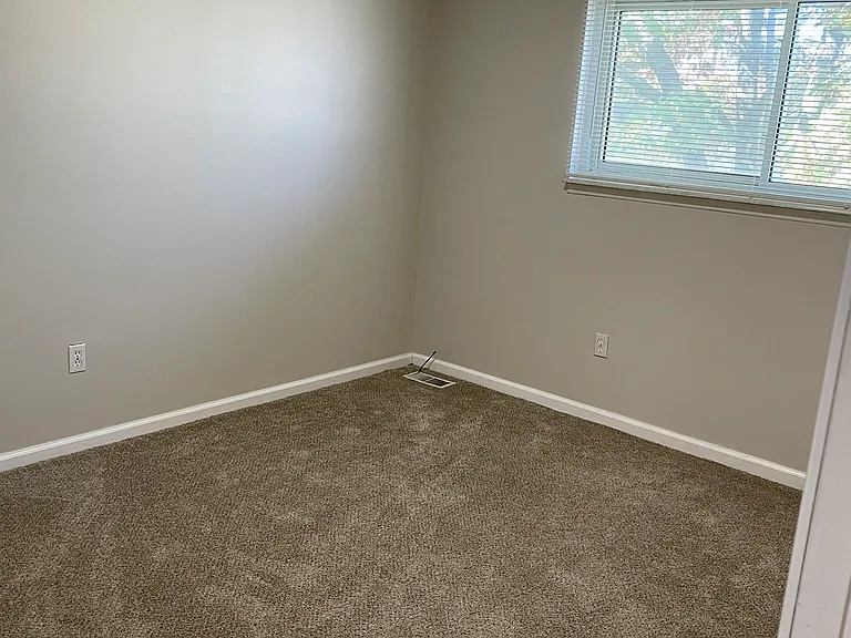 1824 E Thirteen Mile Rd — Photo 14