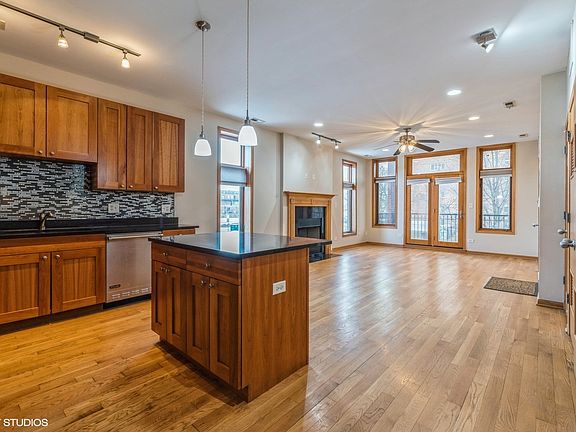3rd image of 3932 S Lake Park Ave #2N
