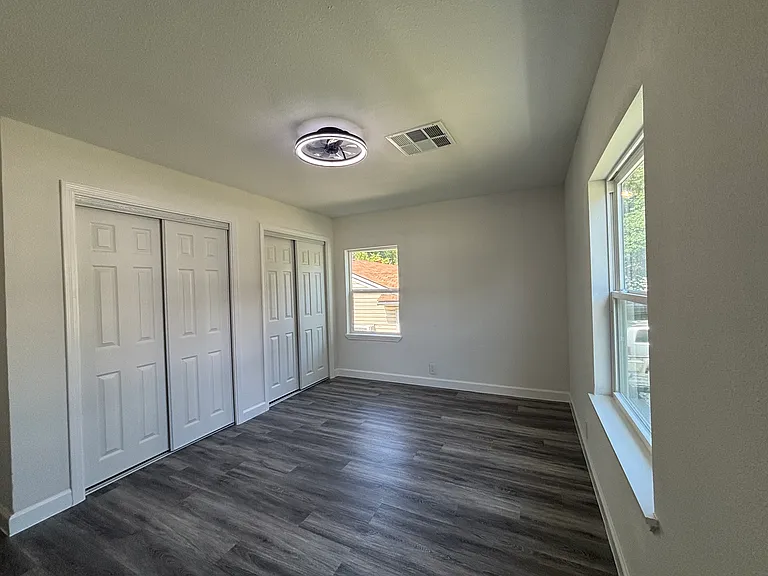 1825 Dudley St — Photo 11