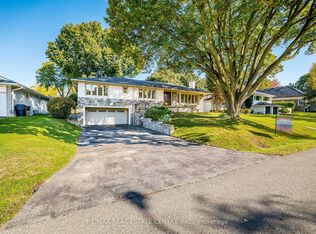 16 Aylesbury Rd, Toronto, ON M9A 2M5