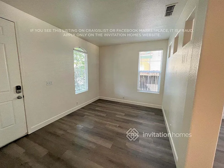 5543 Ridgepoint Dr — Photo 2