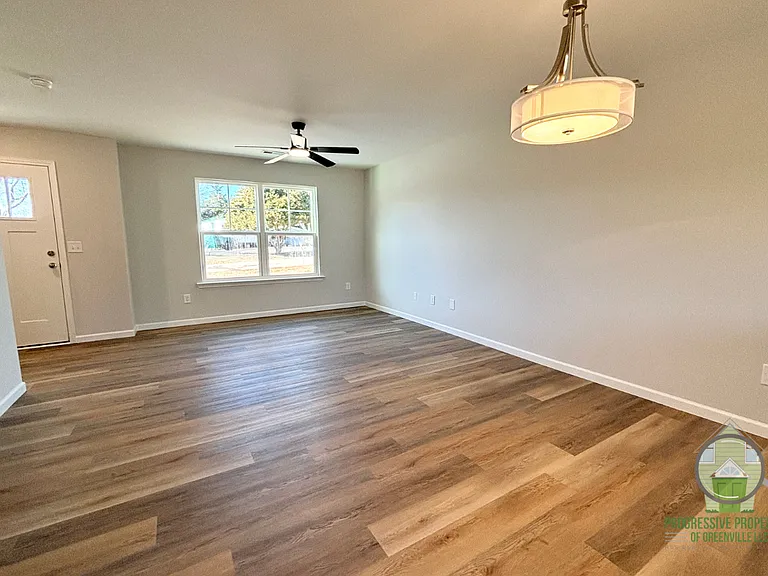 377 Echo Cir — Photo 2
