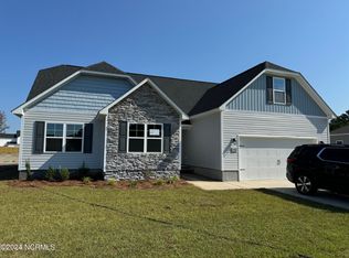 132 Uzzell Rd, Hubert, NC 28539