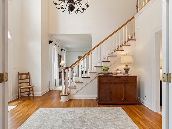 3rd image of 1012 Saint Georges Way