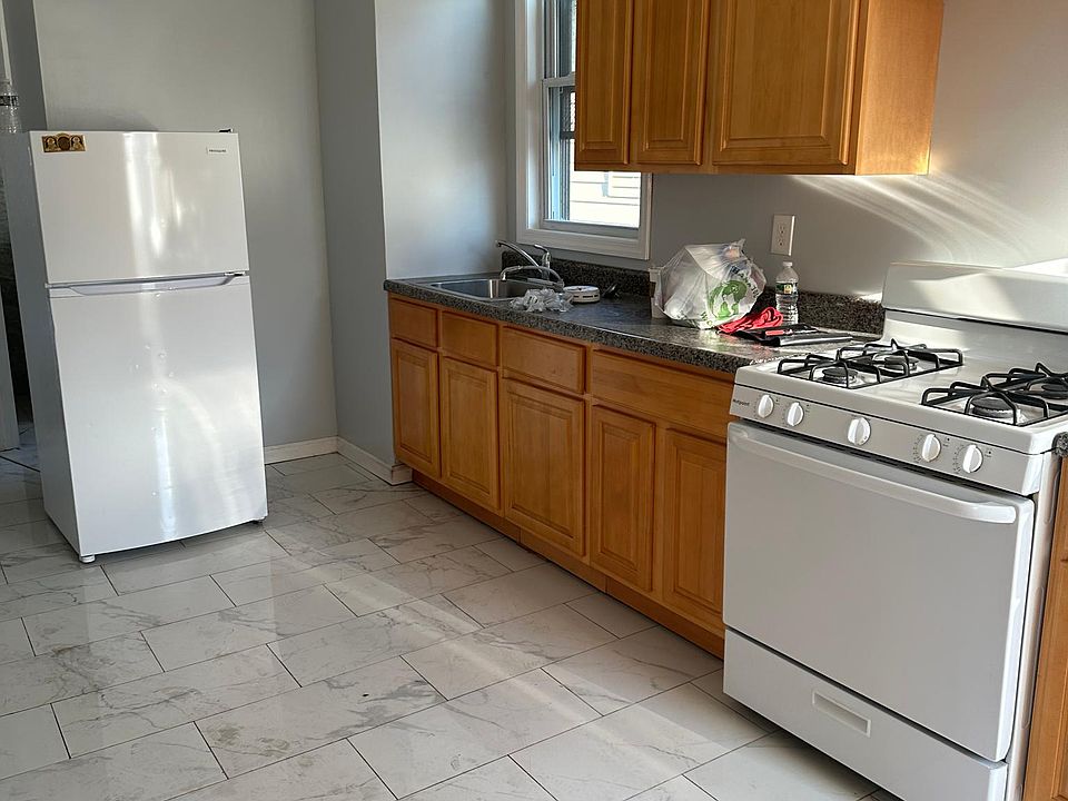 1st image of 174 Westervelt Ave Floor 2