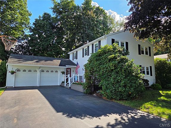 3rd image of 207 Riverdale Rd
