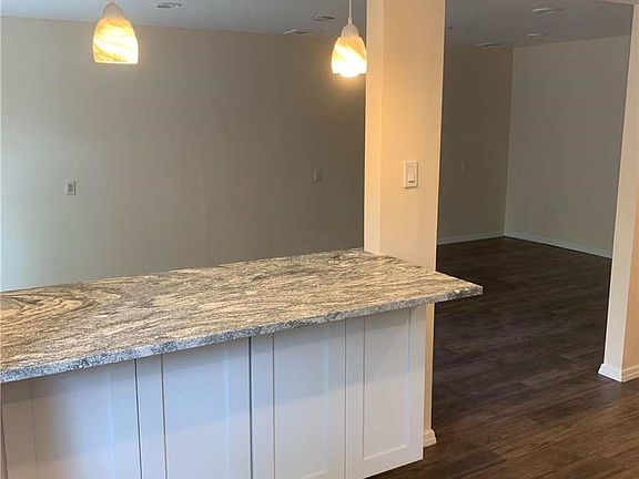 4th image of 440 Boulder St